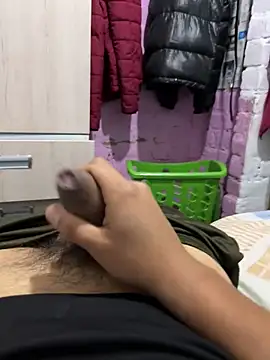 Miguelitoo2004 online show from November 19, 5:24 pm