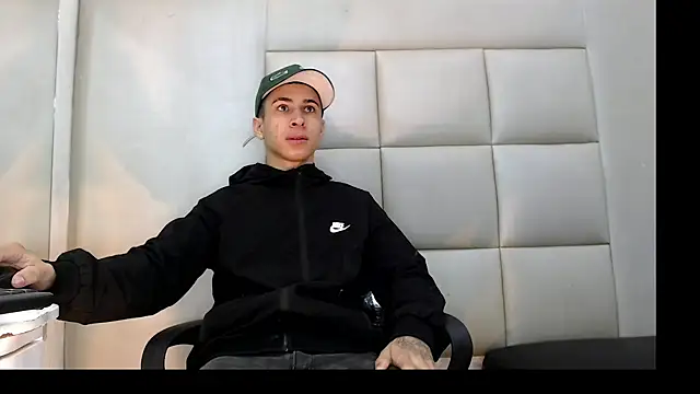 HollmanFronsh online show from January 13, 3:44 am