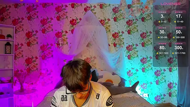 RobertTate  online show from November 25, 2:19 pm