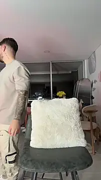 Valenthino Salvatore online show from February 2, 4:44 am