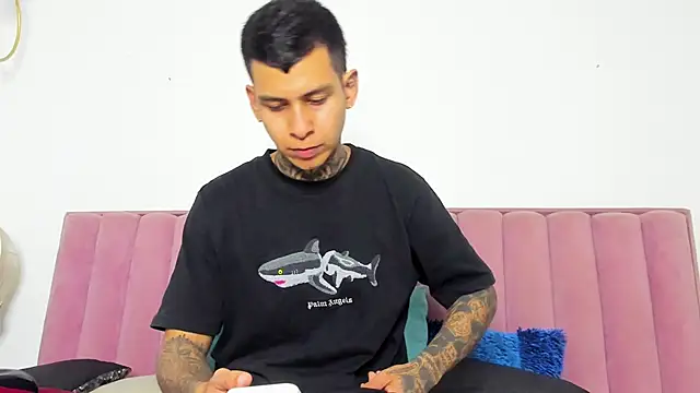 Andrew sanders68 online show from January 14, 8:01 pm