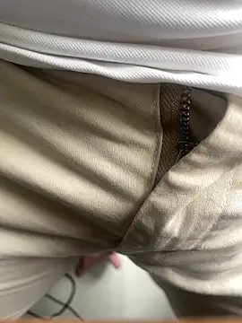 boyyyy2k1 online show from December 15, 4:42 am