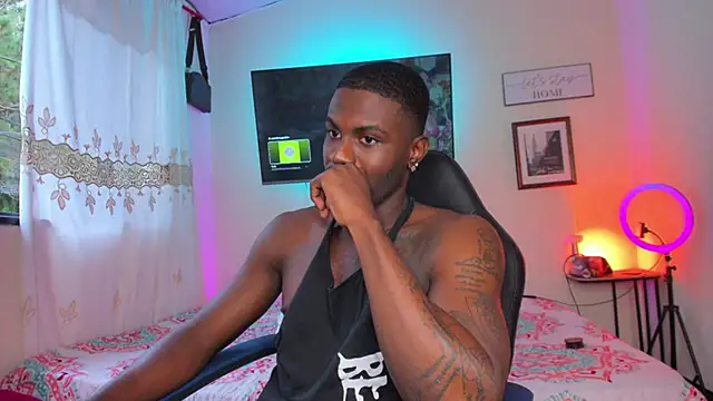 Ethantravis22 online show from December 5, 9:00 pm