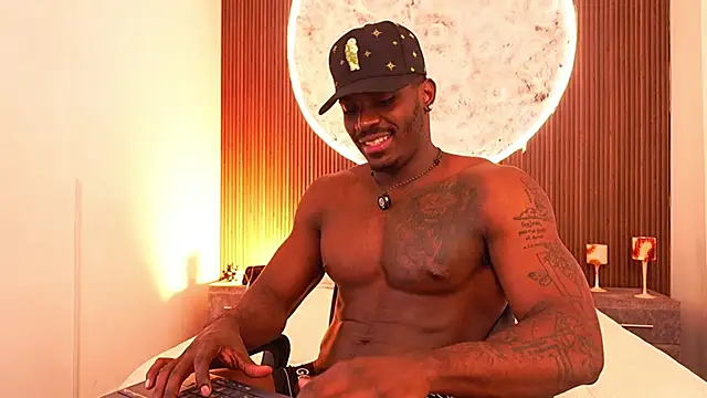 Ethantravis22 online show from March 11, 9:11 pm