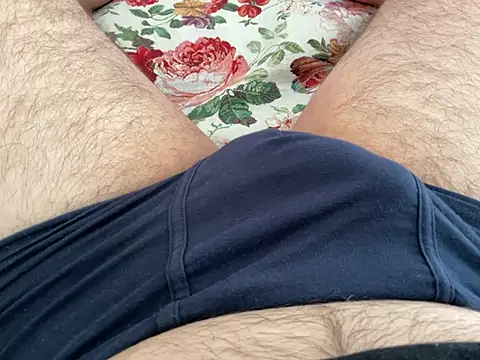 erdestruttor18 online show from April 28, 6:29 am