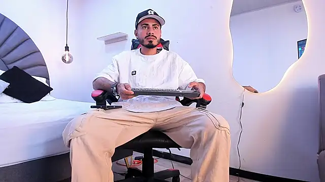 MatthewCullen online show from February 21, 9:38 pm