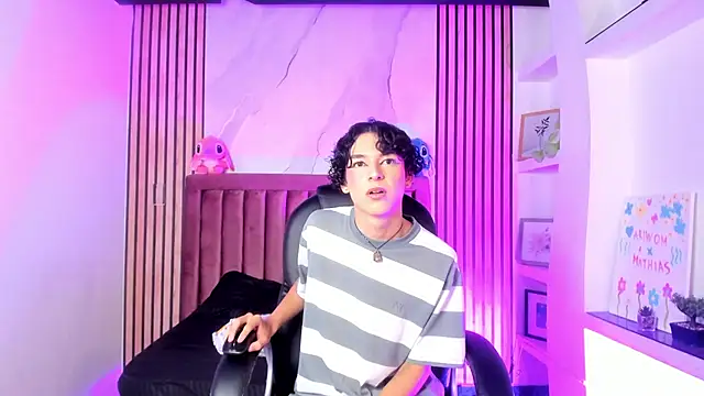 SthepanodiMonaco online show from April 14, 3:17 am