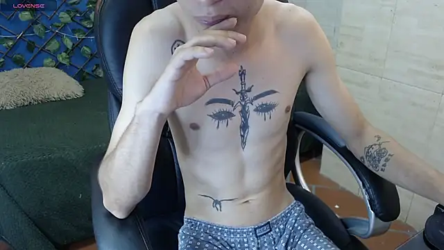 LucassSmith11 online show from January 14, 1:49 pm