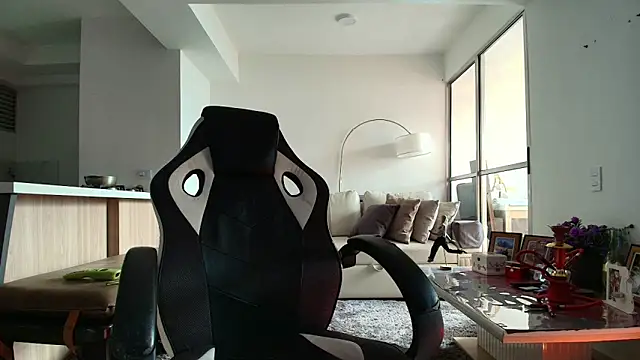 liorvante online show from February 20, 1:35 pm