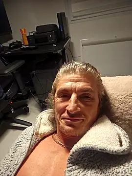 coltstudiogrouperic online show from November 30, 1:29 am