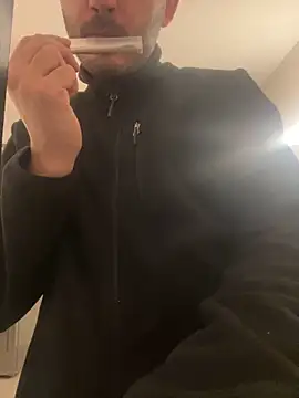 grosqueue3838 online show from December 16, 5:36 am