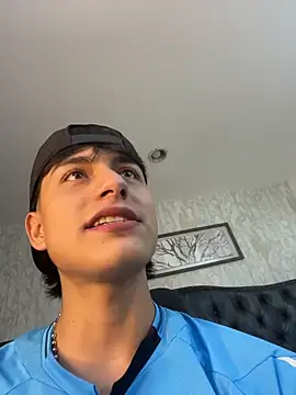 Lander Cruz online show from December 15, 8:28 pm