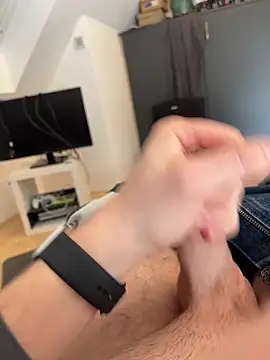 hannes256102 online show from April 9, 11:38 am