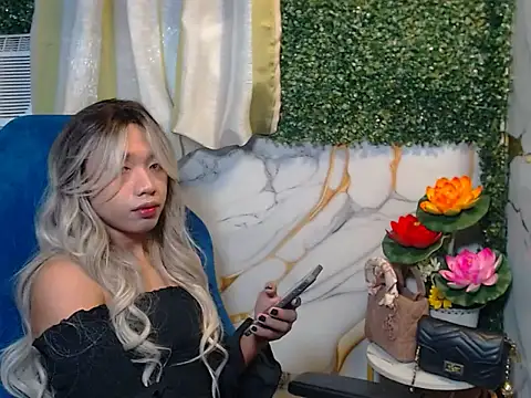 Alexie 08 online show from December 4, 10:11 am