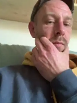 Redwood0000 online show from December 4, 2:46 pm