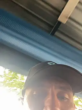 HoodR10 online show from December 5, 9:33 pm