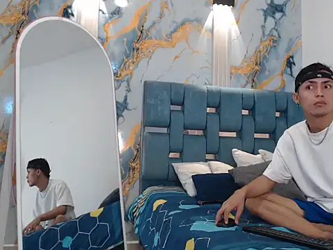 YOUNG GUYS1 online show from December 20, 1:13 am