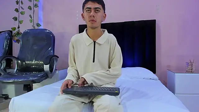 Logan Wolf  online show from December 22, 7:22 pm