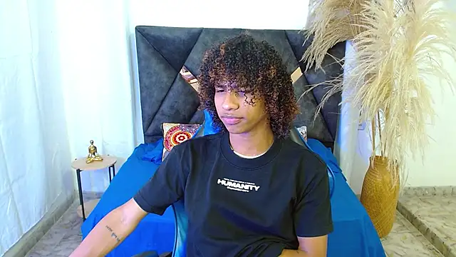 angelll18  online show from April 14, 8:41 pm