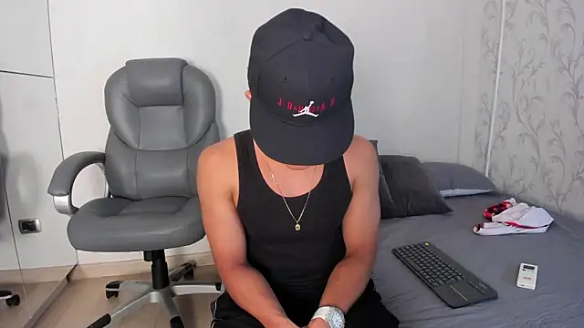  TaylorBlack online show from March 30, 11:55 am