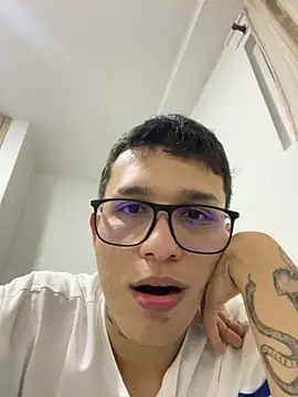 Andyhotsohw online show from December 16, 6:42 am