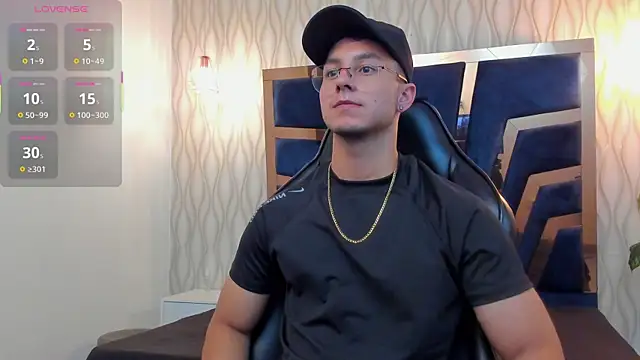 Noah Clarkk online show from April 11, 5:16 pm