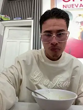 Latin Paisa Boy online show from March 13, 8:04 pm