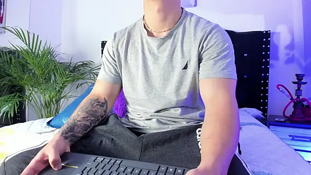 Liam saint online show from April 11, 1:14 pm