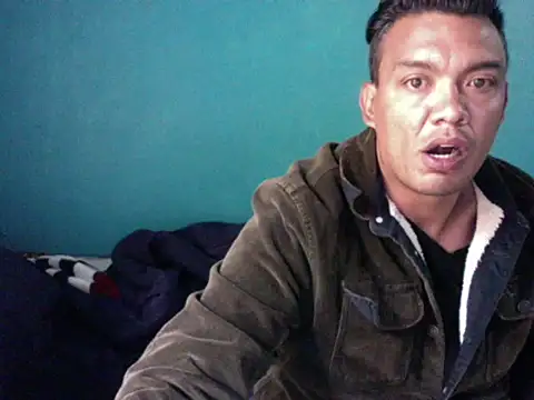 latinomoreno95 online show from May 22, 4:23 pm