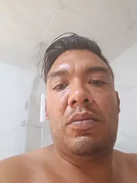 latinomoreno95 online show from May 16, 8:40 pm