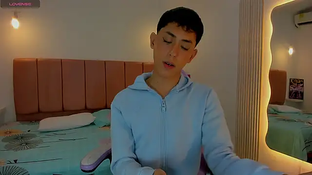 Iamcami  online show from February 19, 7:43 pm