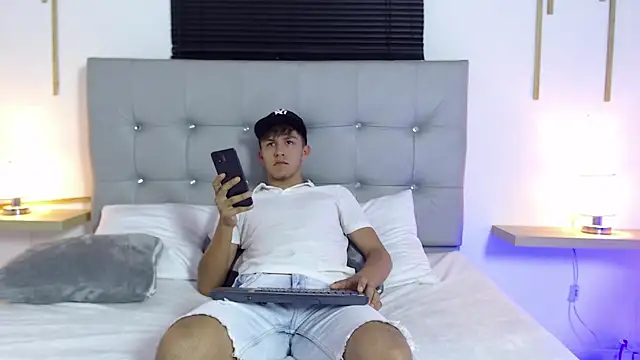 johnny blake  online show from January 18, 4:25 am