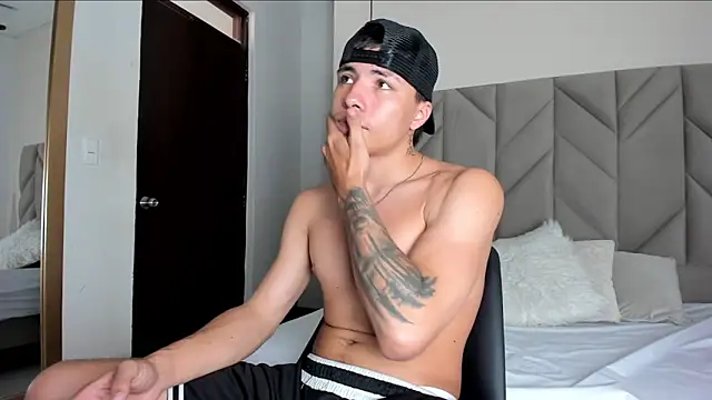 LoganGreys online show from February 4, 9:21 pm