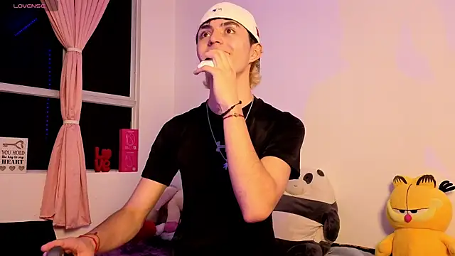 Maiky Cooper01 online show from April 13, 4:24 am