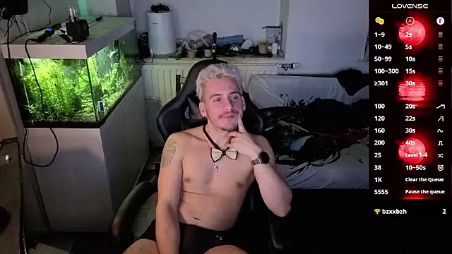 Rayzel White online show from March 13, 11:44 pm