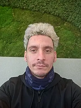 Rayzel White online show from February 28, 1:43 pm