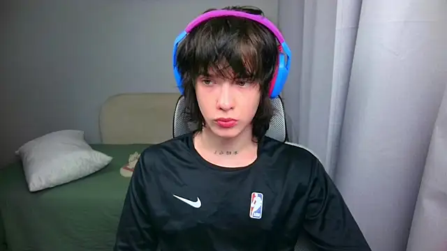 LeonBoykisser online show from June 3, 3:17 pm