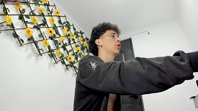 Maxxx bigcockx online show from March 9, 2:27 am