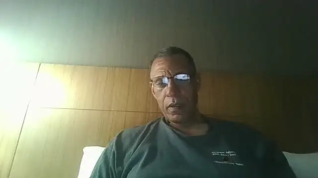 swimmer2496 online show from April 2, 1:36 am