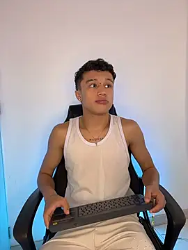 Dominik Souza online show from April 4, 8:39 pm