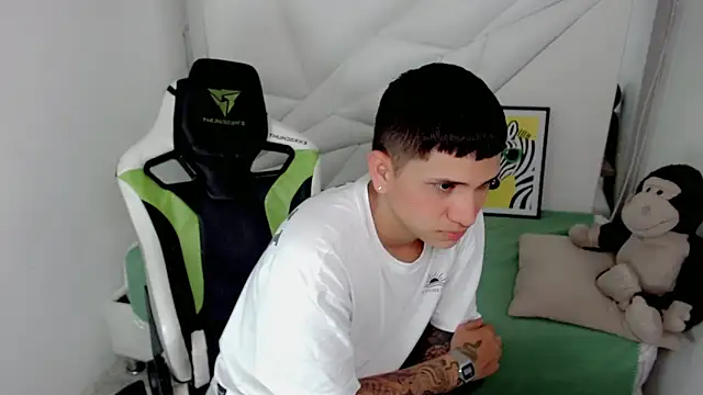 Black diamondd  online show from February 4, 1:06 pm