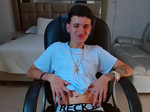 eroboyxox online show from February 17, 8:52 pm