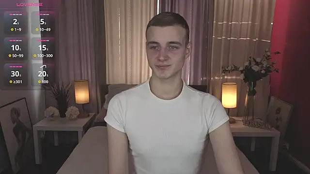 HereAlexColee online show from February 10, 2:11 pm