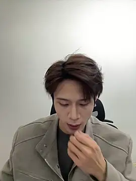 SM 004 online show from February 9, 11:15 am