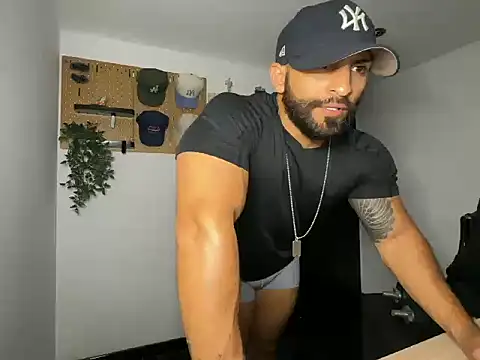 SamDornan51 online show from March 5, 11:56 pm