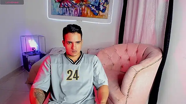 jhon nicolas online show from February 3, 8:25 pm