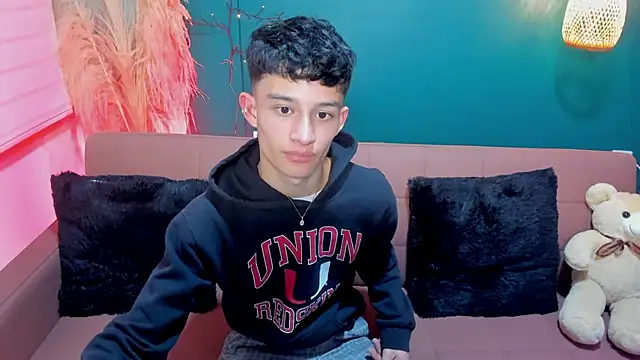 Patrick Howland  online show from February 5, 3:24 am