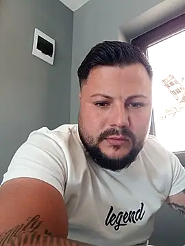 Valentino19999 online show from April 28, 12:54 pm