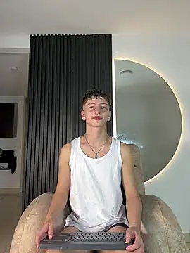 ARON LUXX online show from February 18, 3:04 am