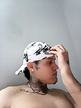 elvaquero06 online show from April 6, 4:20 am